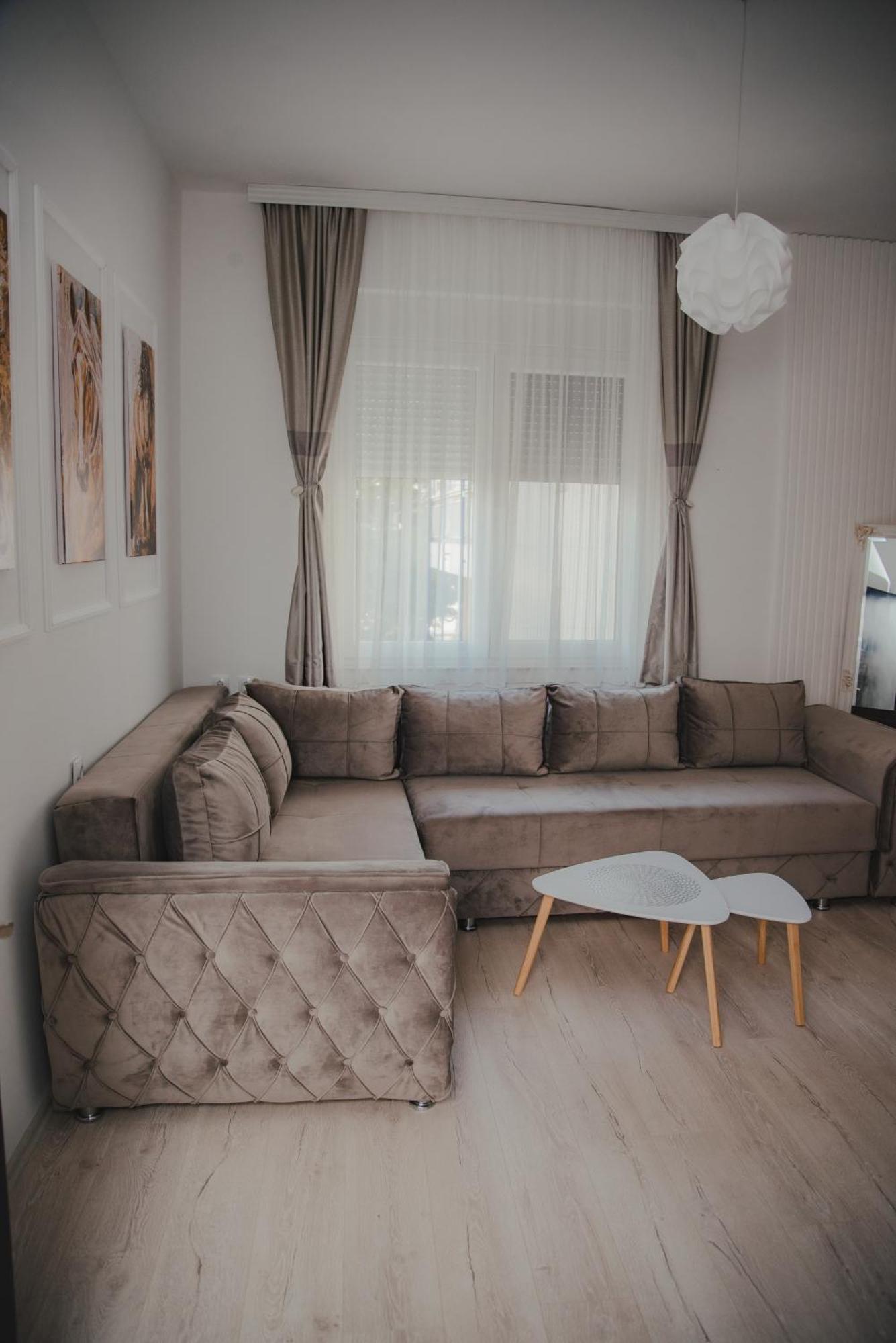 Jes Apartments Leskovac  Buitenkant foto