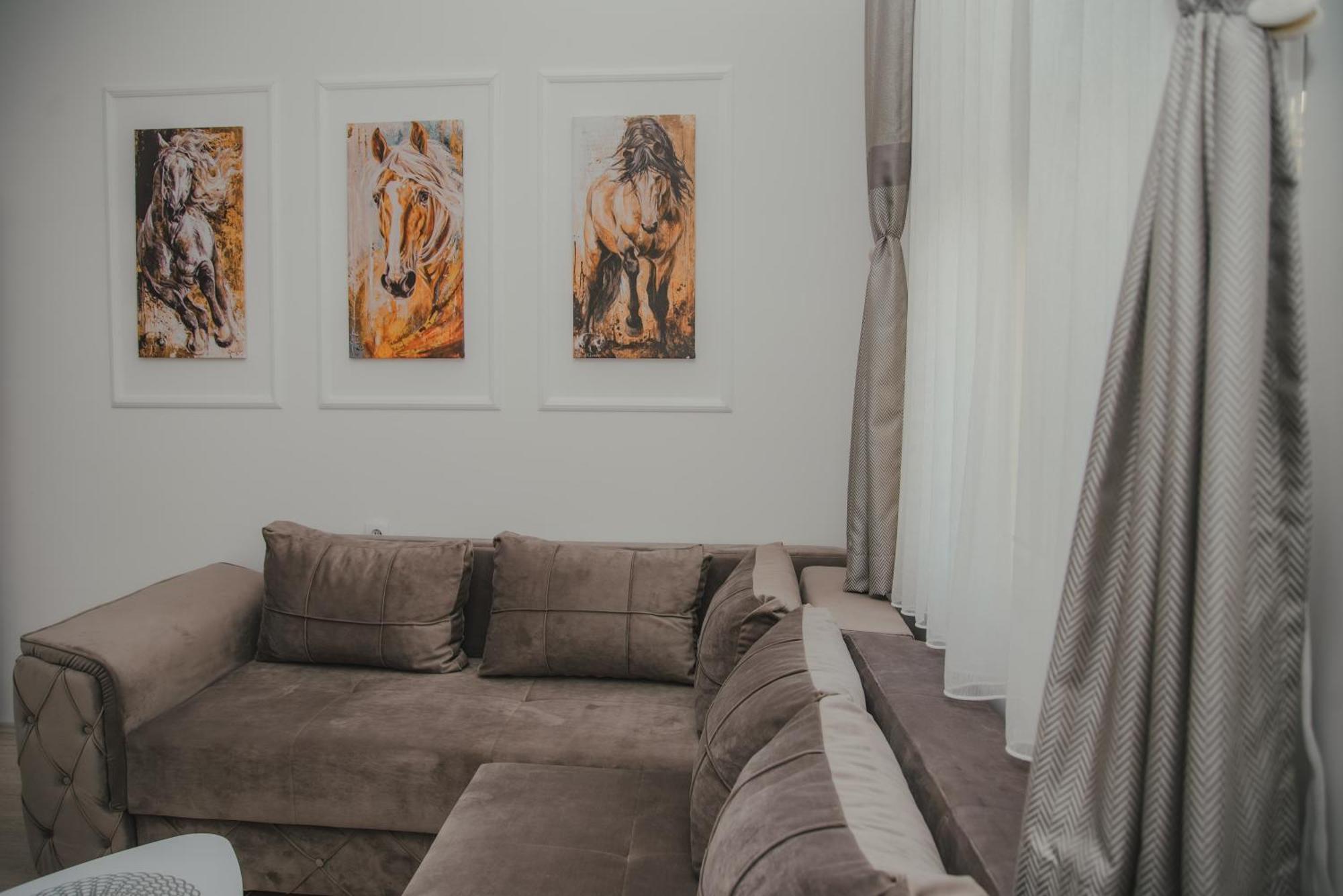 Jes Apartments Leskovac  Buitenkant foto