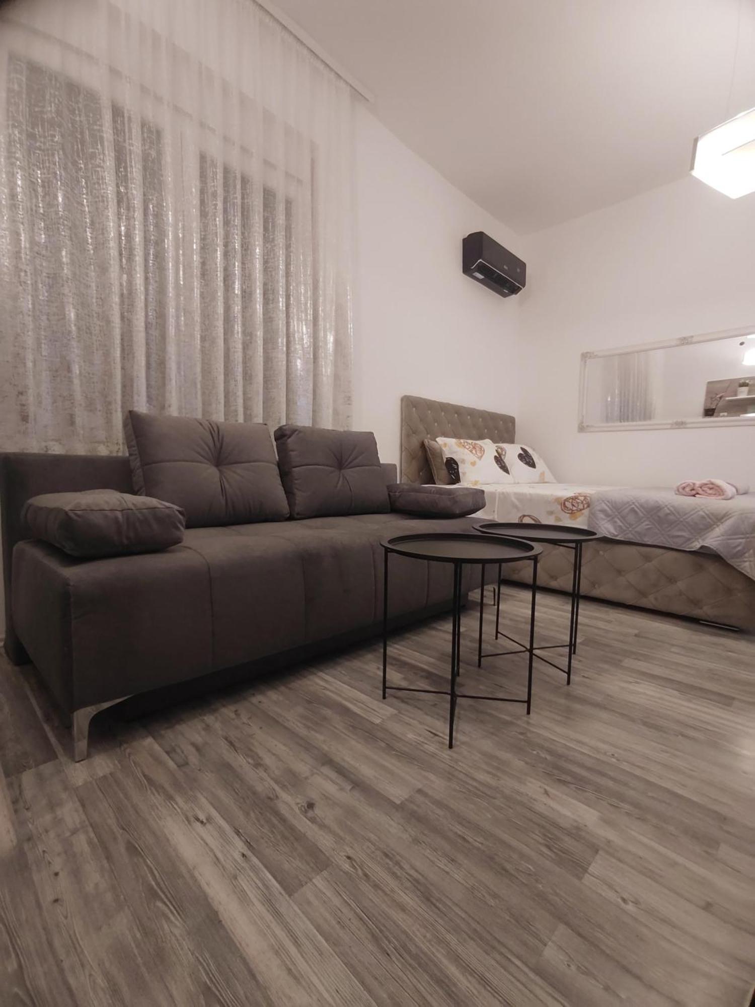 Jes Apartments Leskovac  Buitenkant foto
